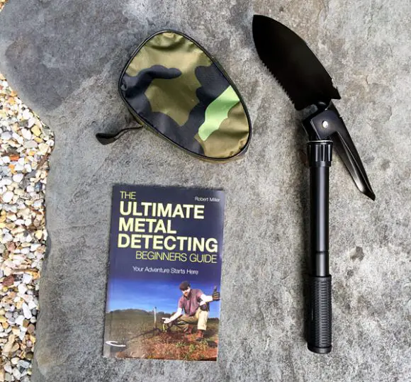 ForagerGO Metal Detector shovel and guide