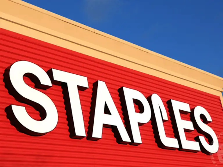 Post a selfie of your Staples shipping experience on Twitter or Instagram for your chance to win amazing prizes from Staples.